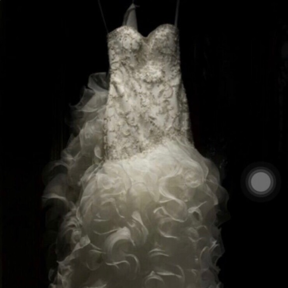 Size 6
Bust 33
Waist 25.5
Hips 37 - Picture 2 of 3